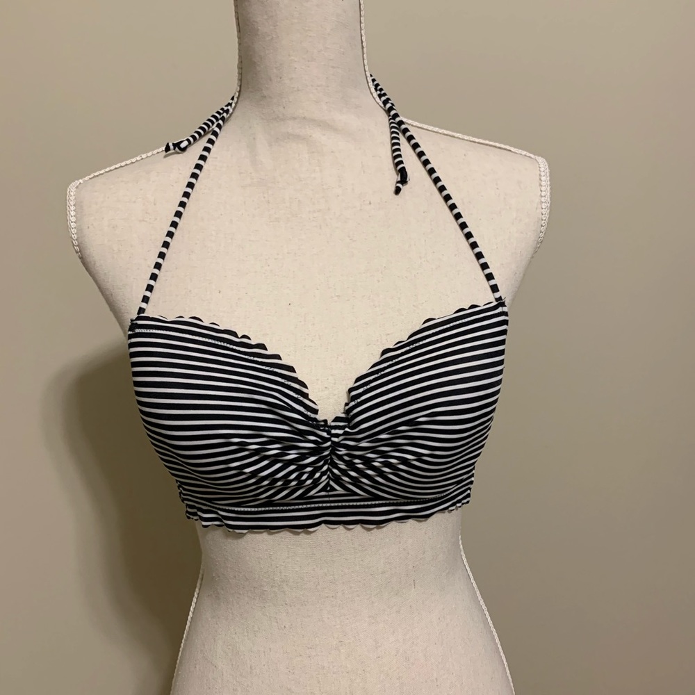 2 Victoria’s Secret bikini tops